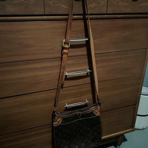 Louis Vuitton Odeon PM Monogram Crossbody Bag - Picture 4 of 14